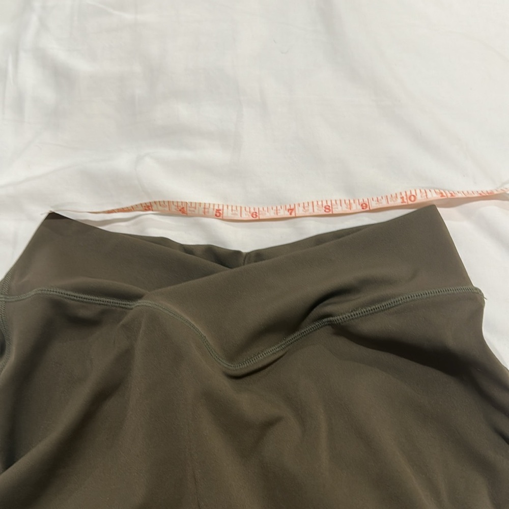 Yeoreo Shorts with Pockets - Olive Green - large- For Running & Yoga - Picture 8 of 9